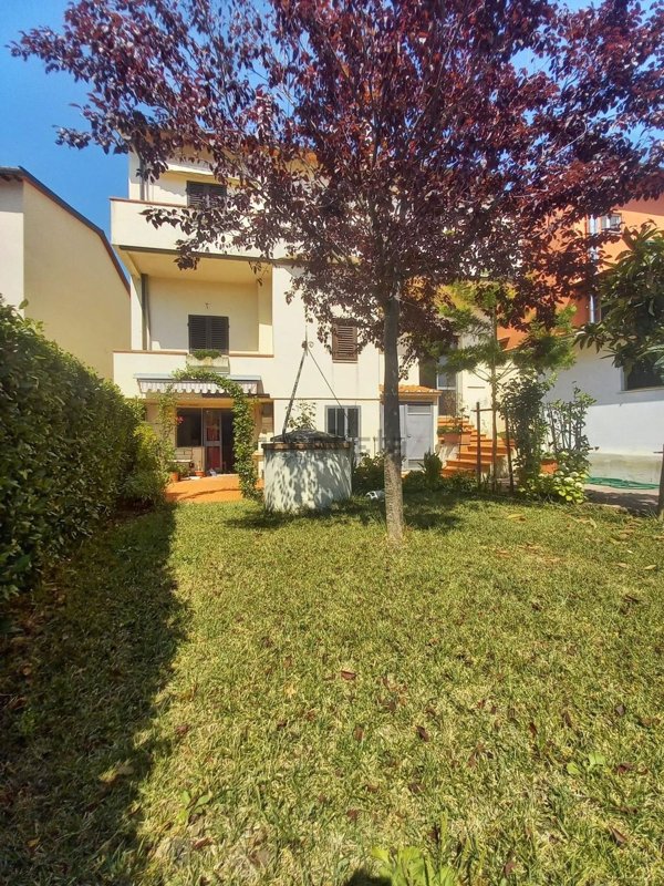 casa indipendente in vendita ad Empoli in zona Fontanella