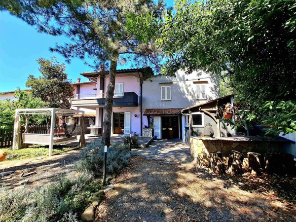 casa indipendente in vendita ad Empoli in zona Pozzale