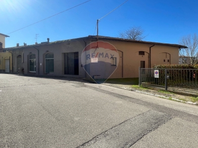 locale commerciale in vendita ad Empoli