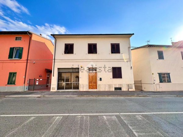 casa indipendente in vendita ad Empoli in zona Fontanella