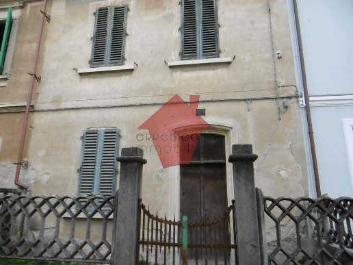 casa indipendente in vendita ad Empoli in zona Centro Storico
