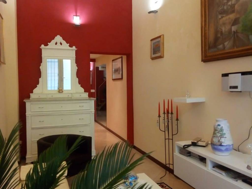 negozio in vendita ad Empoli in zona Centro Storico