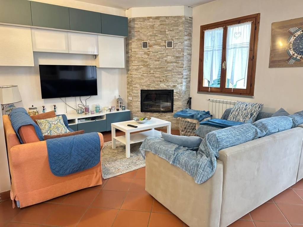 casa indipendente in vendita ad Empoli in zona Ponzano