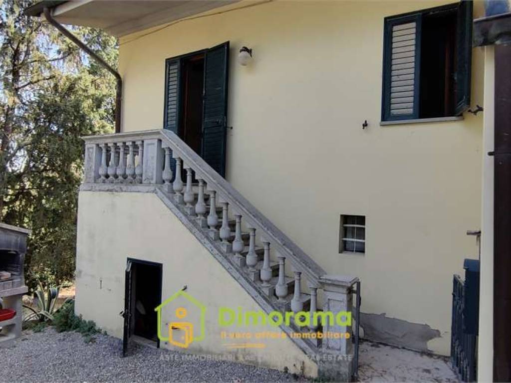 casa indipendente in vendita ad Empoli in zona Pozzale