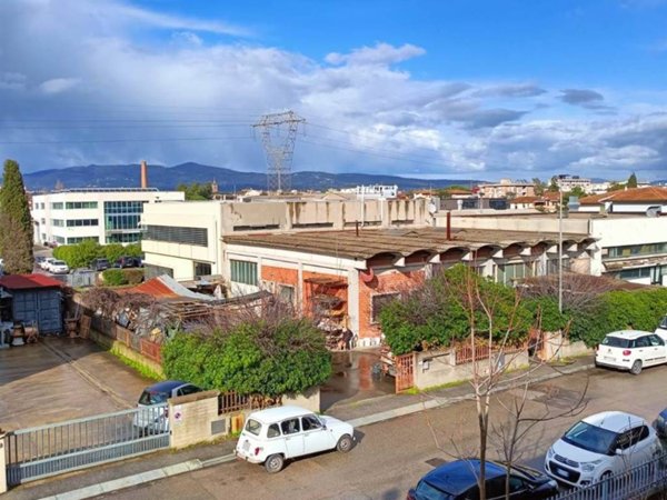 locale commerciale in vendita ad Empoli in zona Ponzano
