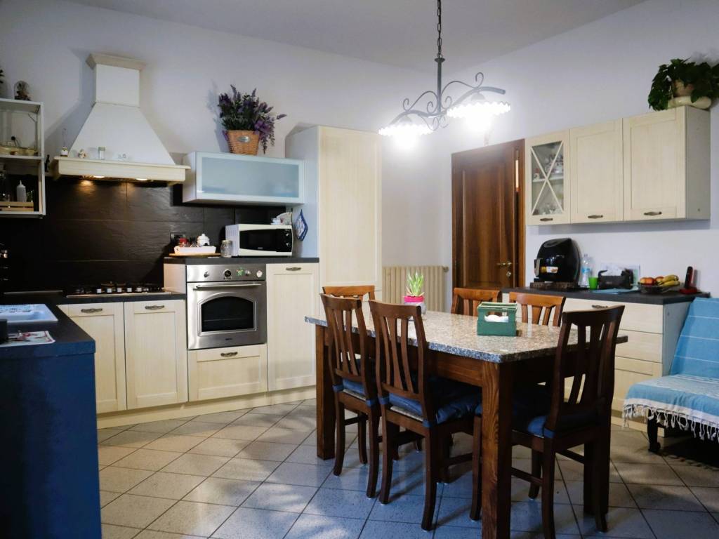 casa indipendente in vendita ad Empoli in zona Carraia
