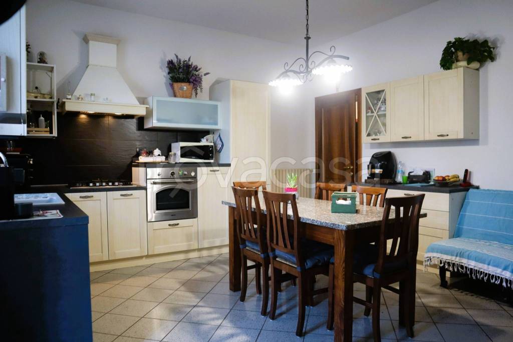 casa indipendente in vendita ad Empoli in zona Carraia
