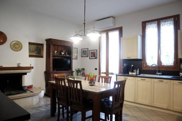 casa indipendente in vendita ad Empoli in zona Carraia