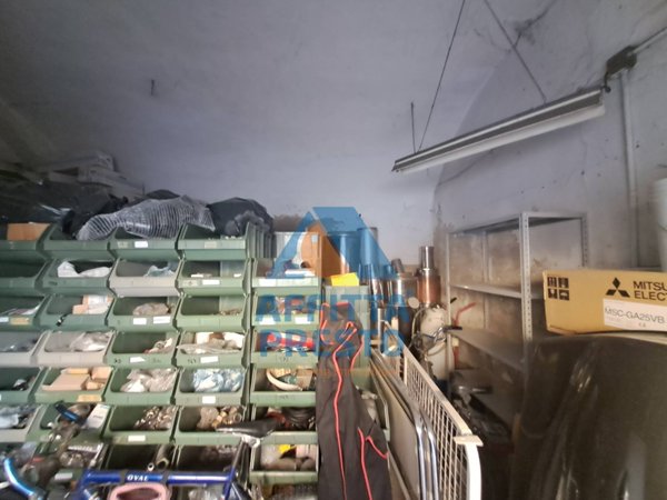 negozio in vendita ad Empoli in zona Fontanella