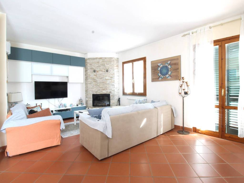 casa indipendente in vendita ad Empoli in zona Pontorme