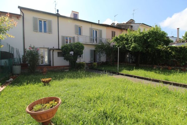 casa indipendente in vendita ad Empoli in zona Ponzano