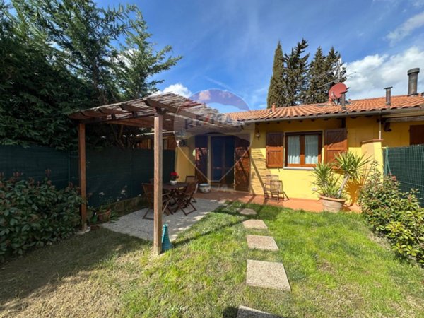 casa indipendente in vendita ad Empoli in zona Villanuova