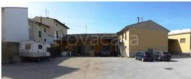 negozio in vendita ad Empoli in zona Villanuova