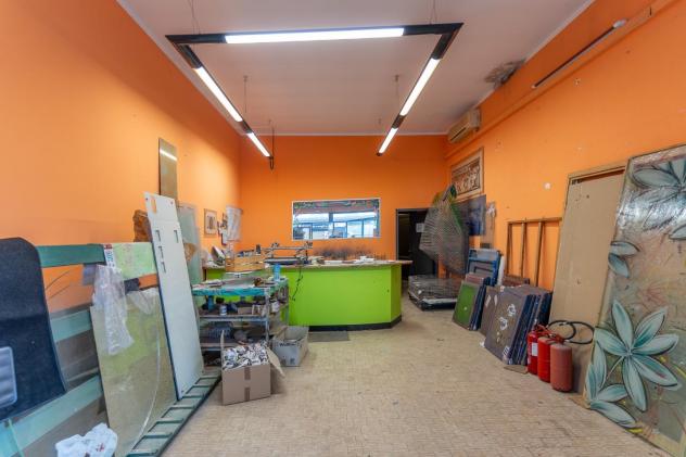 locale commerciale in vendita ad Empoli