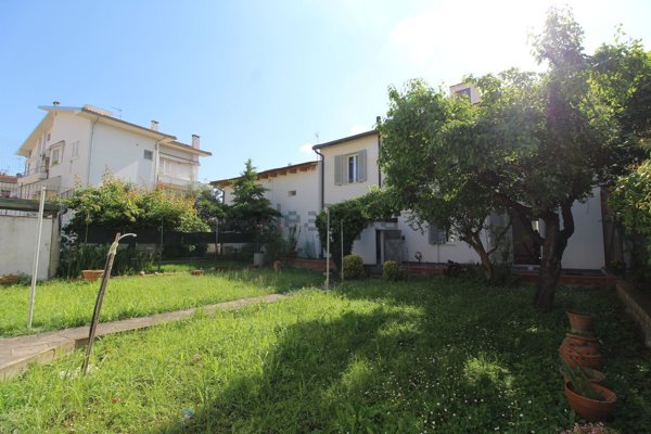 casa indipendente in vendita ad Empoli in zona Ponzano