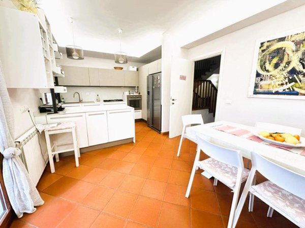 casa indipendente in vendita ad Empoli in zona Serravalle