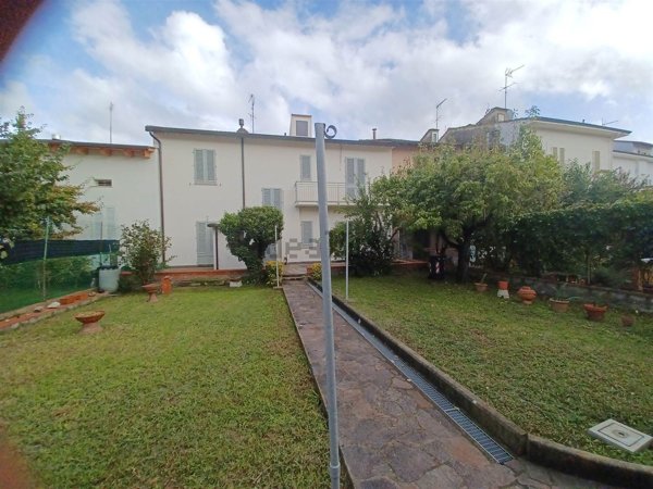 casa indipendente in vendita ad Empoli in zona Ponzano