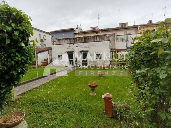 casa indipendente in vendita ad Empoli in zona Carraia