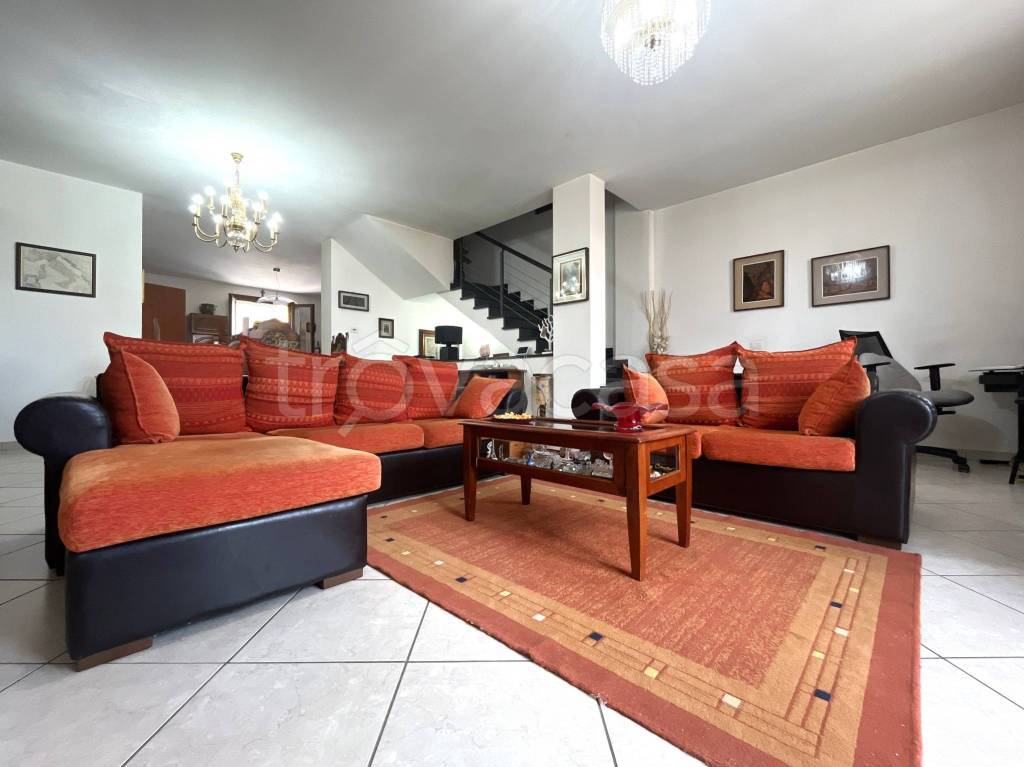 casa indipendente in vendita ad Empoli in zona Serravalle