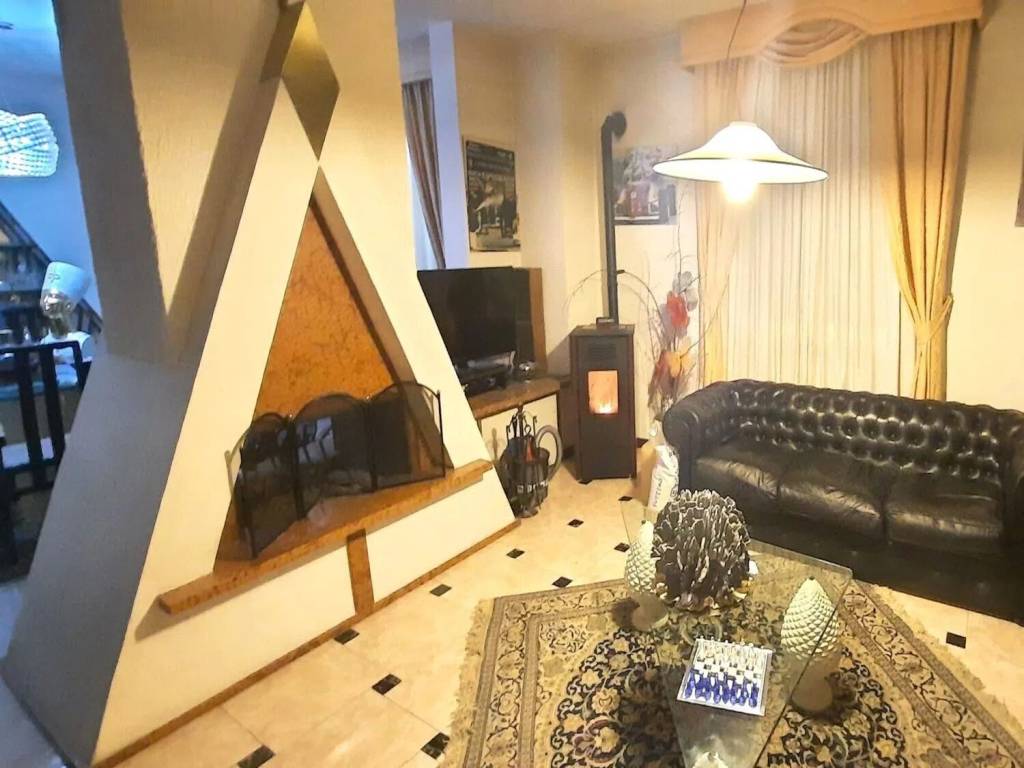 casa indipendente in vendita ad Empoli in zona Villanuova