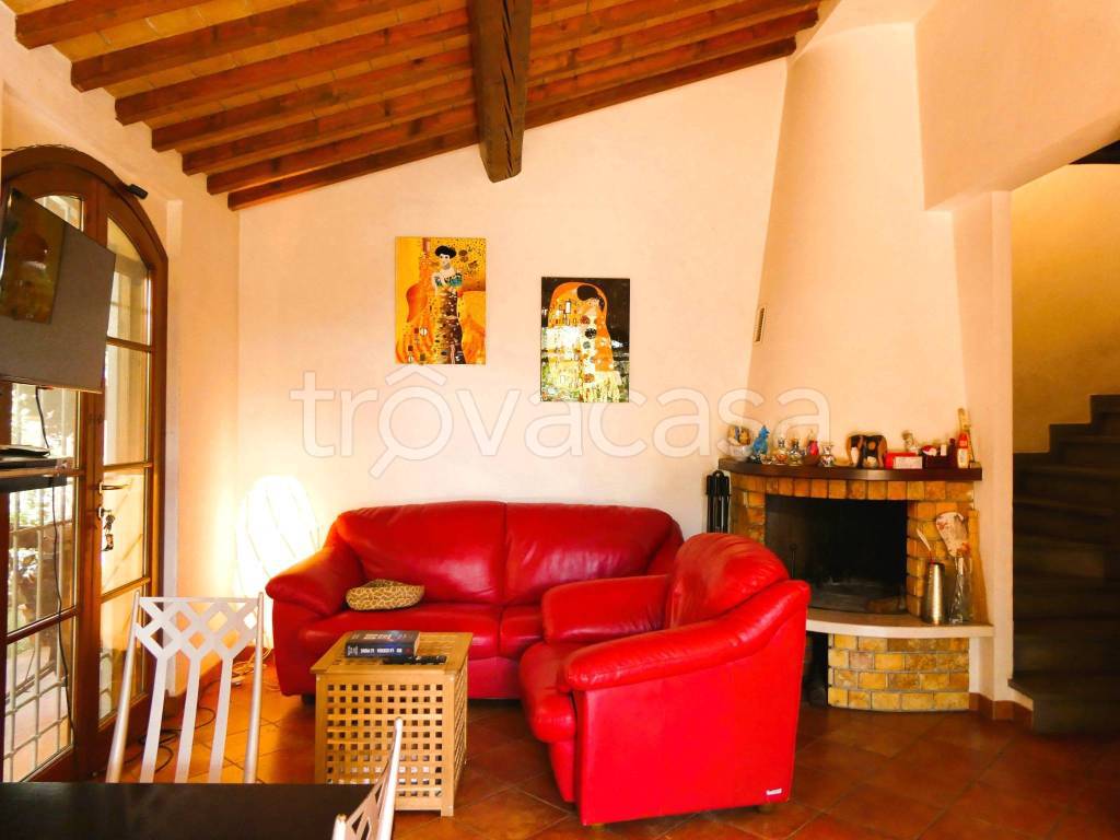 casa indipendente in vendita ad Empoli in zona Villanuova