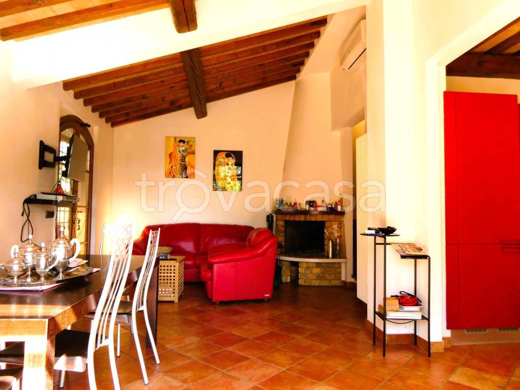 casa indipendente in vendita ad Empoli in zona Villanuova