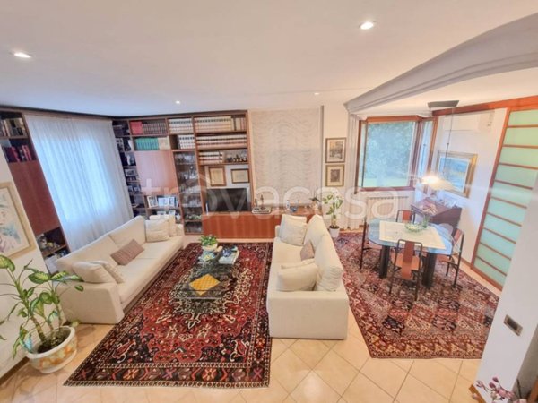 casa indipendente in vendita ad Empoli in zona Pozzale