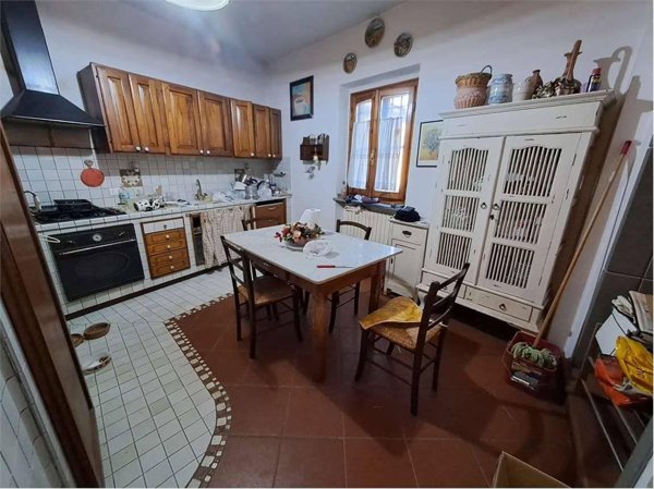casa indipendente in vendita ad Empoli in zona Pontorme