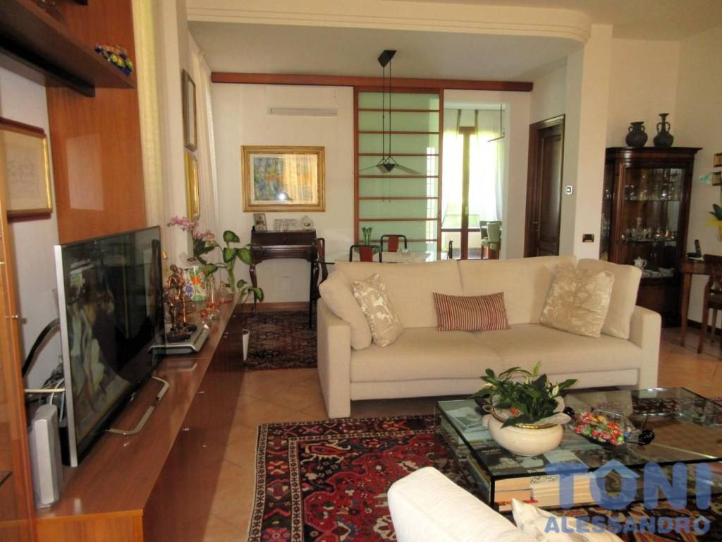 casa indipendente in vendita ad Empoli in zona Pozzale