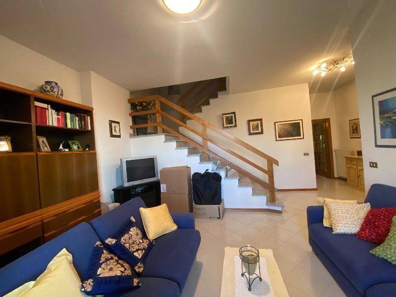 casa indipendente in vendita ad Empoli in zona Serravalle