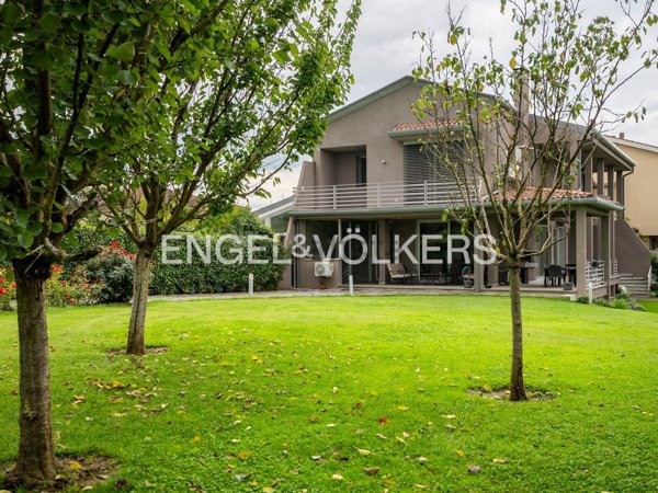 casa indipendente in vendita ad Empoli in zona Centro Storico