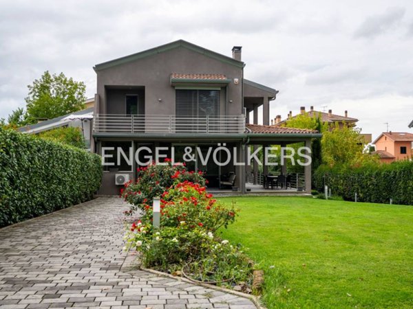 casa indipendente in vendita ad Empoli in zona Brusciana