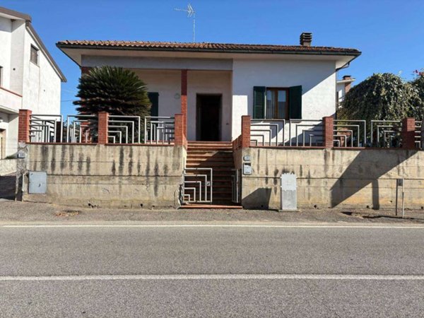 casa indipendente in vendita ad Empoli in zona Brusciana