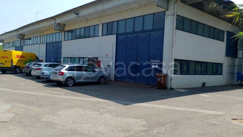 locale commerciale in vendita ad Empoli
