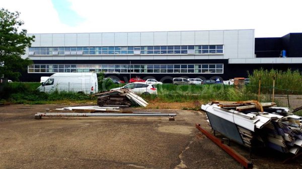 locale commerciale in vendita ad Empoli