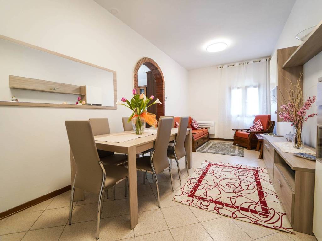 casa indipendente in vendita ad Empoli in zona Villanuova