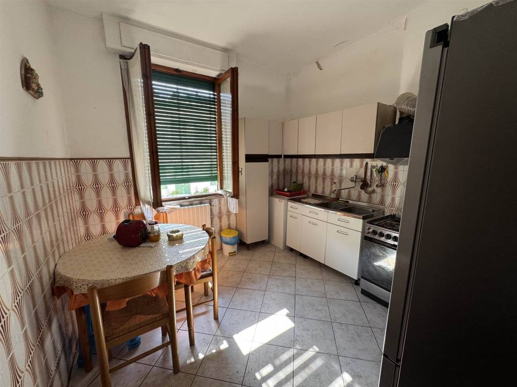 appartamento in vendita ad Empoli in zona Avane