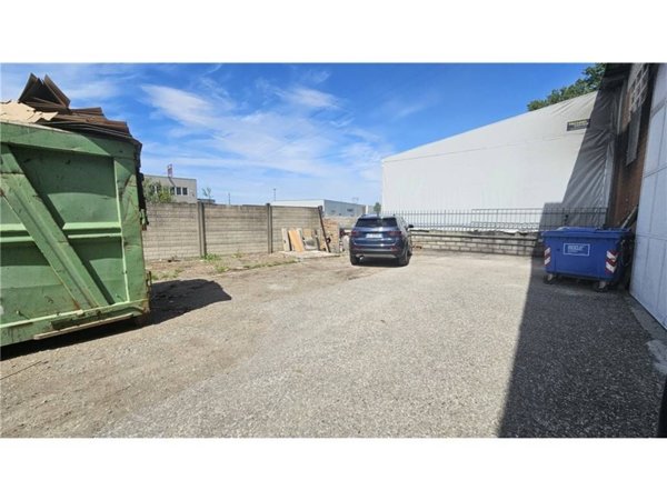 locale commerciale in vendita ad Empoli in zona Marcignana