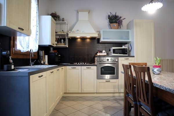 casa indipendente in vendita ad Empoli in zona Carraia