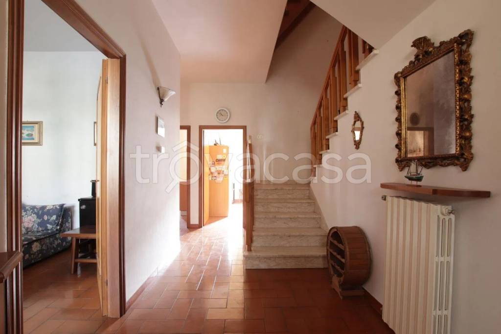 casa indipendente in vendita ad Empoli in zona Serravalle