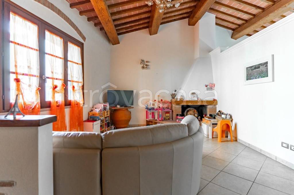 casa indipendente in vendita ad Empoli in zona Villanuova