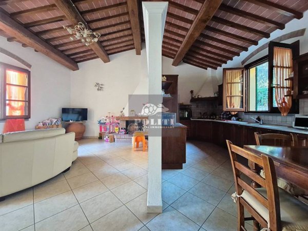 casa indipendente in vendita ad Empoli in zona Villanuova