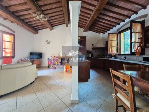 casa indipendente in vendita ad Empoli in zona Villanuova