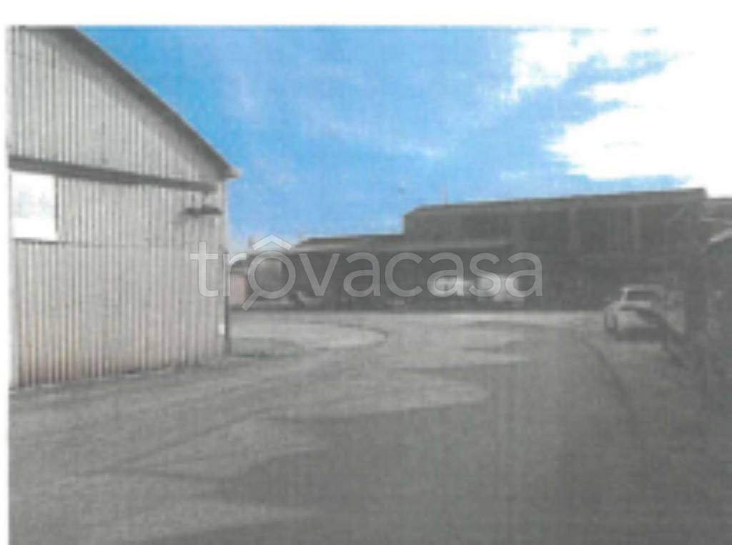 negozio in vendita ad Empoli in zona Brusciana