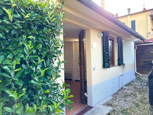 casa semindipendente in vendita ad Empoli in zona Carraia