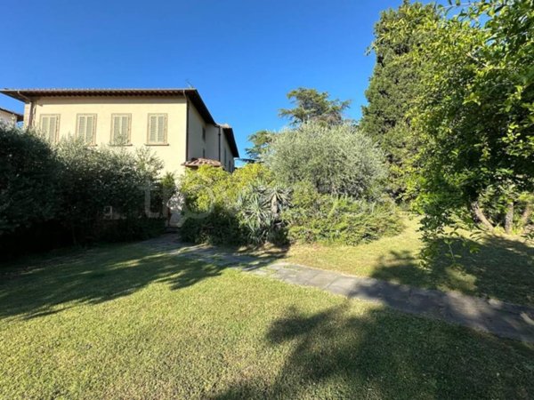 casa indipendente in vendita ad Empoli in zona Serravalle