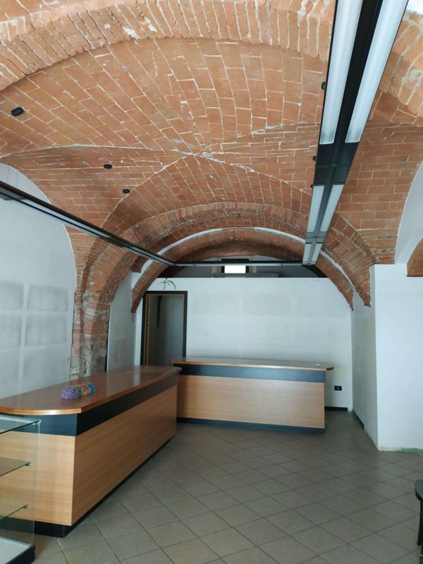 locale commerciale in vendita ad Empoli in zona Pontorme