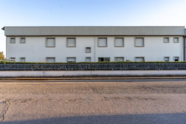 locale di sgombero in vendita ad Empoli in zona Carraia