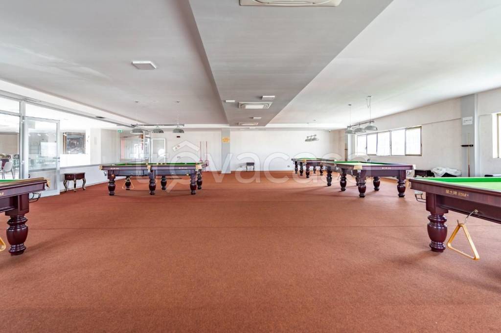 locale commerciale in vendita ad Empoli in zona Carraia