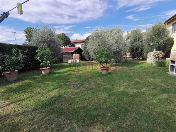 casa indipendente in vendita ad Empoli in zona Serravalle